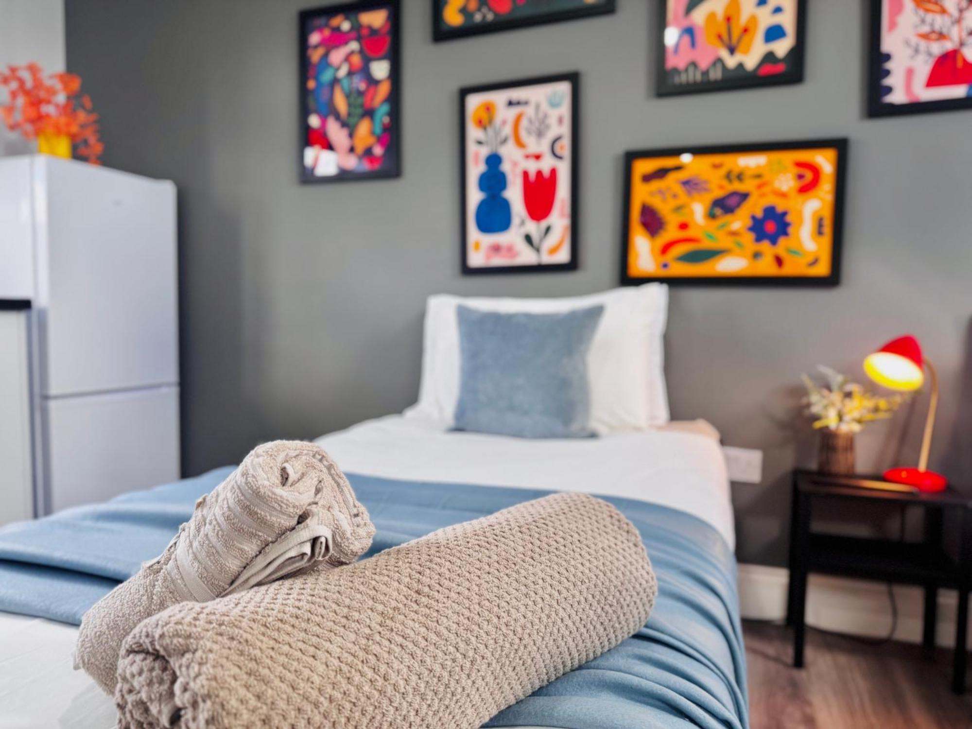 Bright Studio Loft 30Min To Central Лондон Экстерьер фото