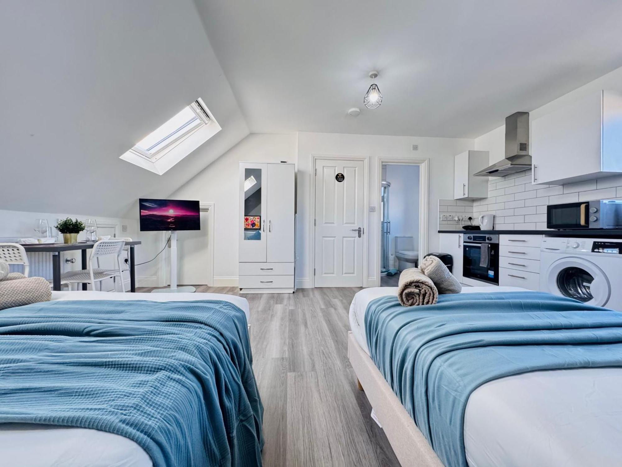 Bright Studio Loft 30Min To Central Лондон Экстерьер фото