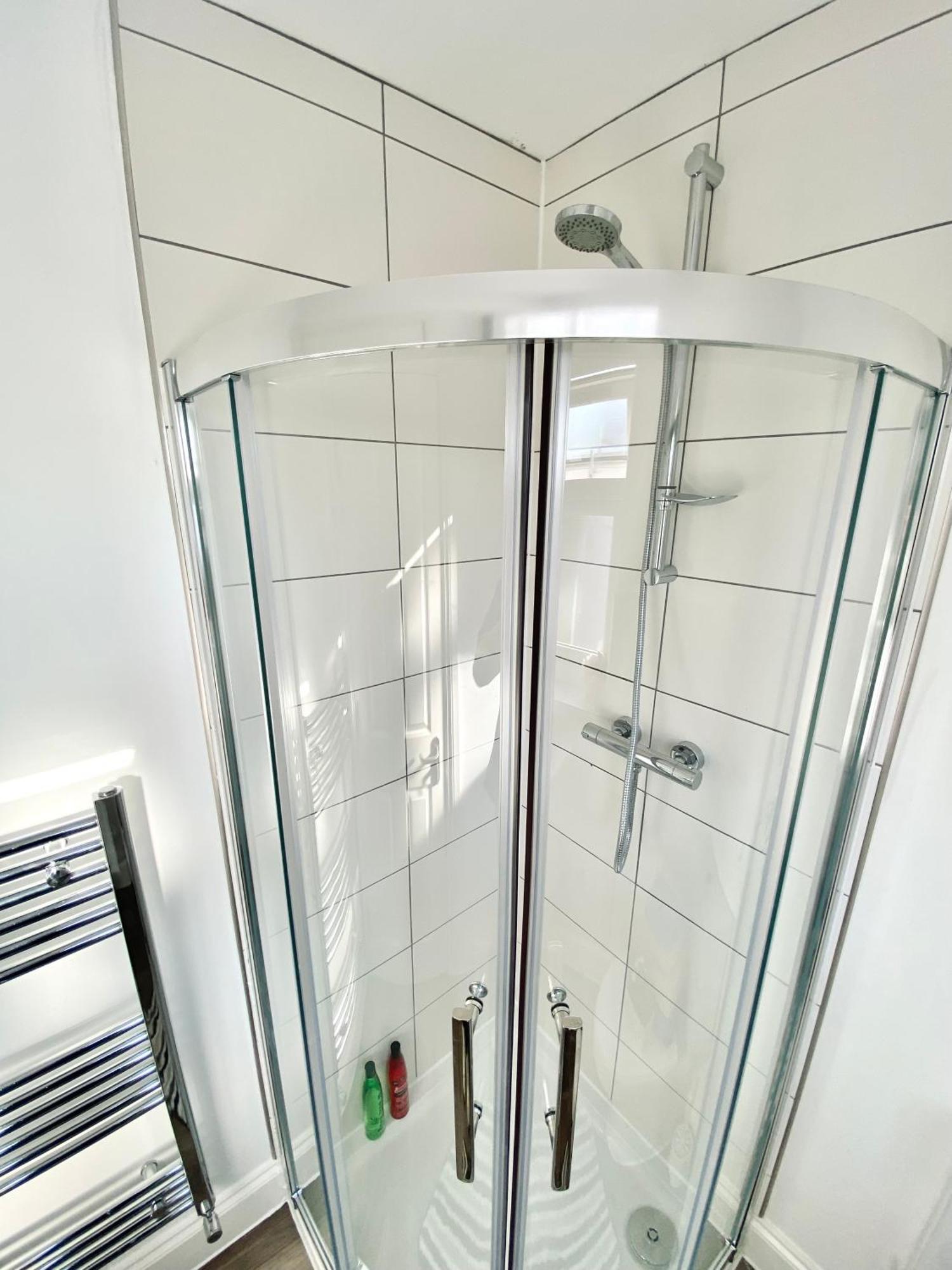 Bright Studio Loft 30Min To Central Лондон Экстерьер фото